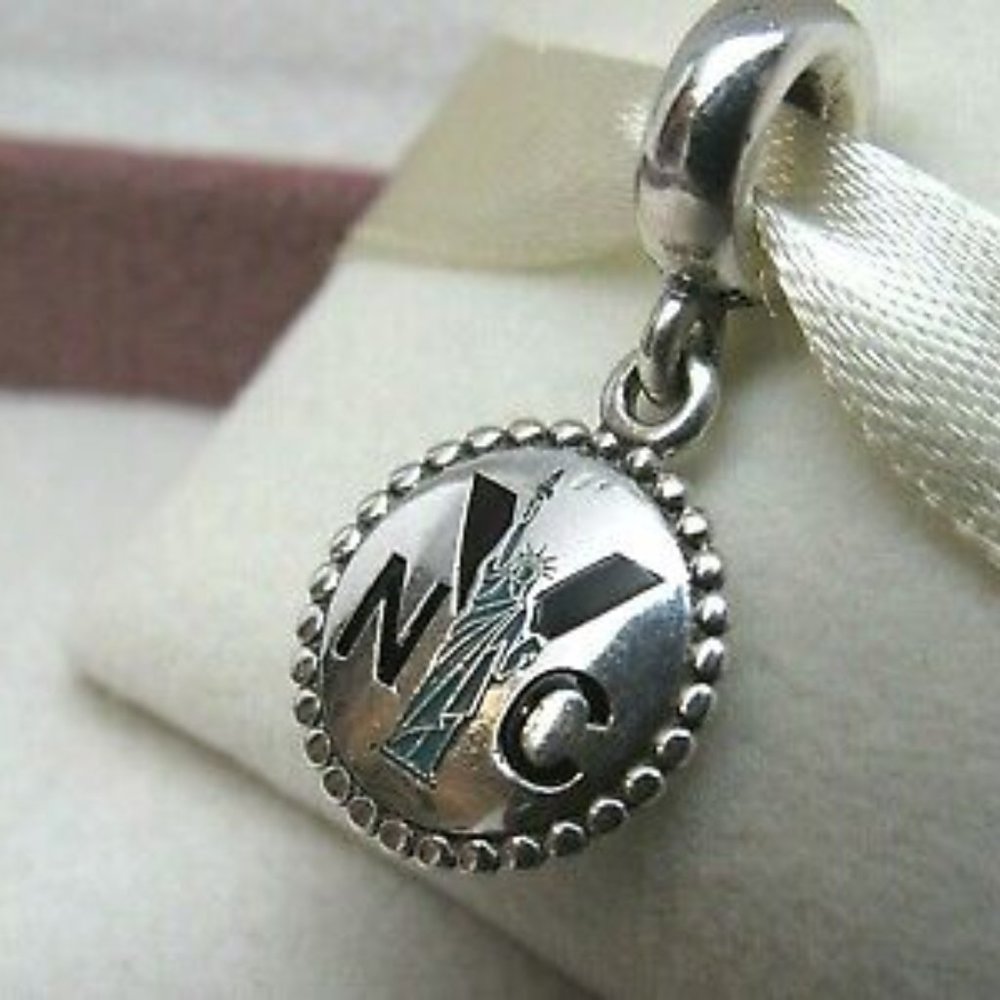 EXCLUSIVE Pandora NYC Statue Of Liberty Charm
